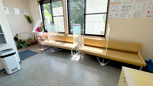 りんご薬局清水店の待合スペース