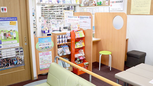 つばめ薬局の受付/カウンター