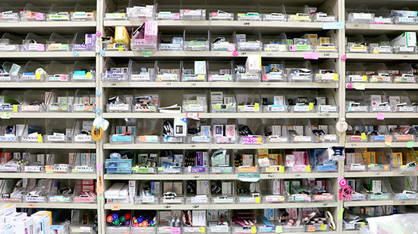 つばめ薬局の薬棚