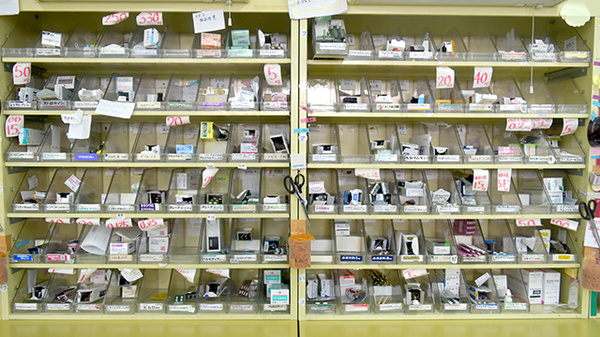 はまゆう薬局の薬棚