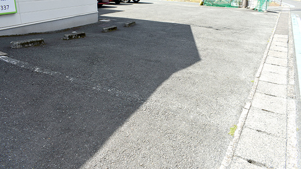 むさし塚駅前薬局の駐車場