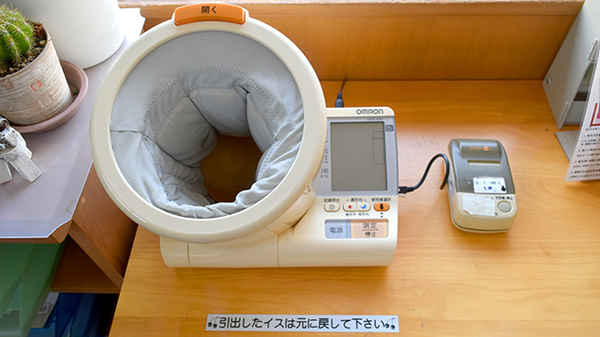 元町薬局の血圧計