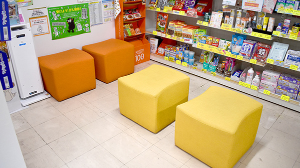 アガペ熊本中央薬局の待合スペース