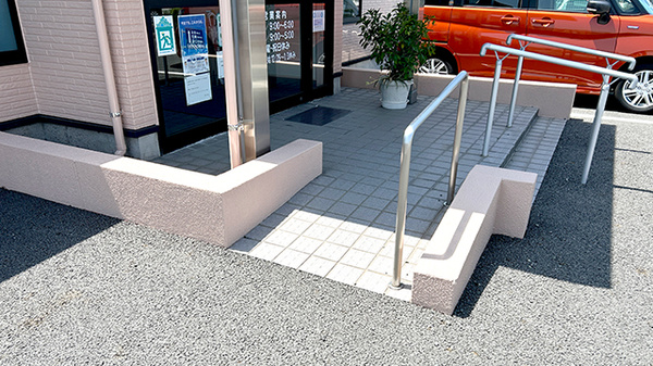 三恵薬局浜線店のバリアフリー設備