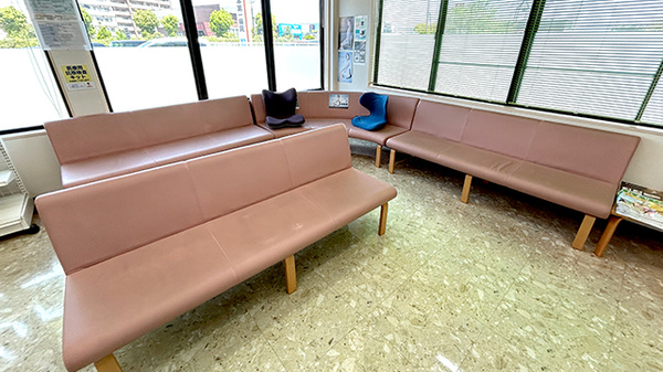 三恵薬局浜線店の待合スペース