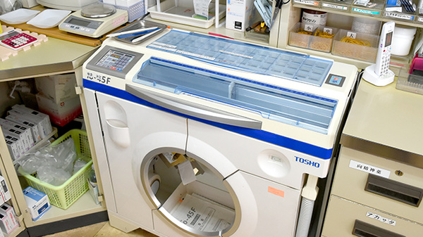 小峯ごふく薬局の調剤器具
