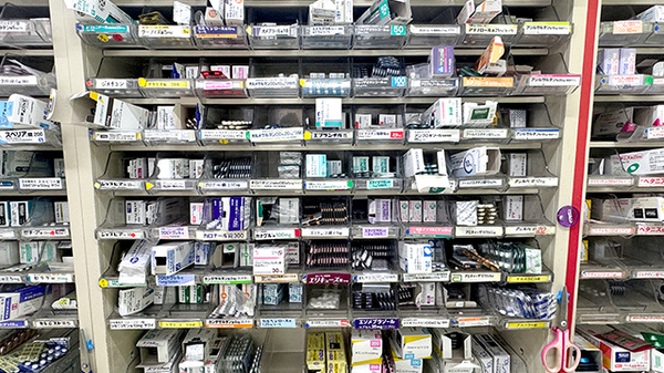 瀬戸薬局山浦店の薬棚