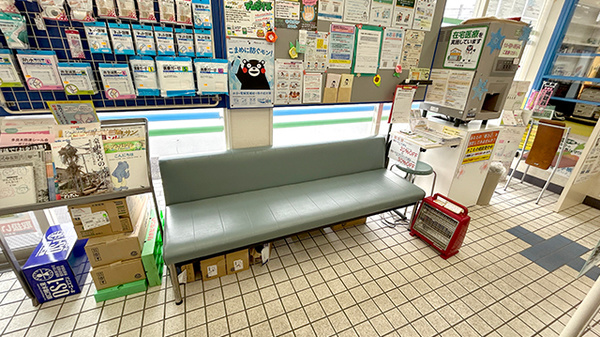 清風薬局サンロード湯前店の待合スペース
