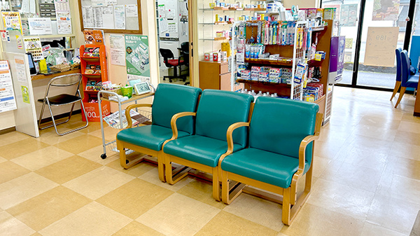 清風薬局免田店の待合スペース