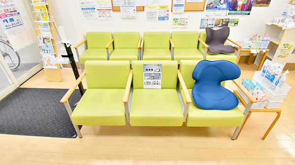 かじ町薬局の待合スペース
