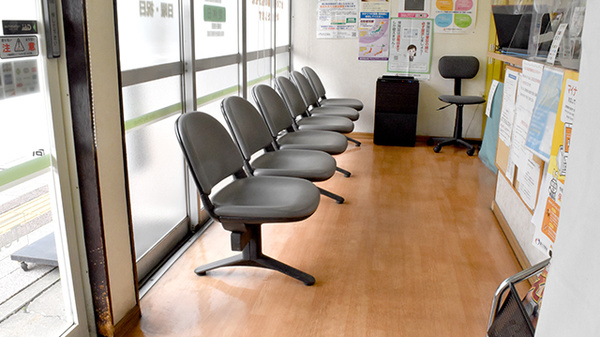 すえひろ薬局高崎店の待合スペース