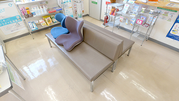 クオール薬局中泉町店の待合スペース