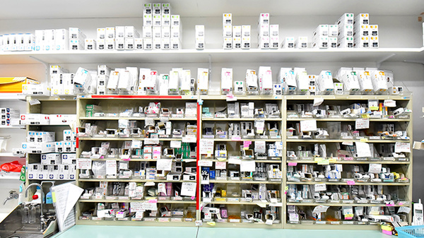 トリム薬局 前橋吉岡店の薬棚