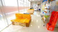 トリム薬局　富岡店の待合スペース