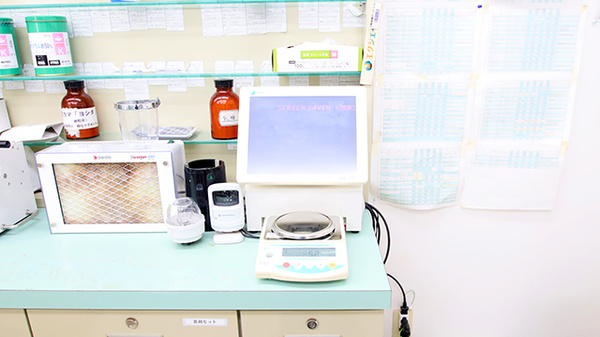 トリム薬局　富岡店の調剤器具