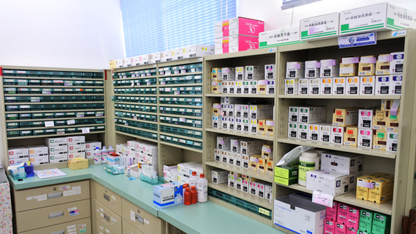 ふぁいん薬局　北成島の薬棚