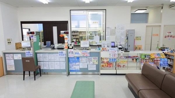 ふぁいん薬局　北成島の受付/カウンター