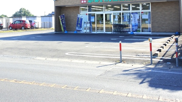 ふぁいん薬局　北成島の駐車場