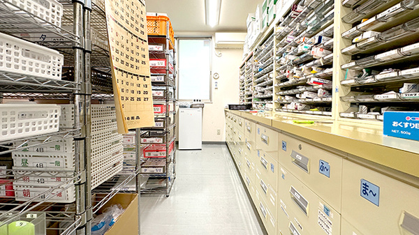 笠懸中央薬局阿左美店の調剤室
