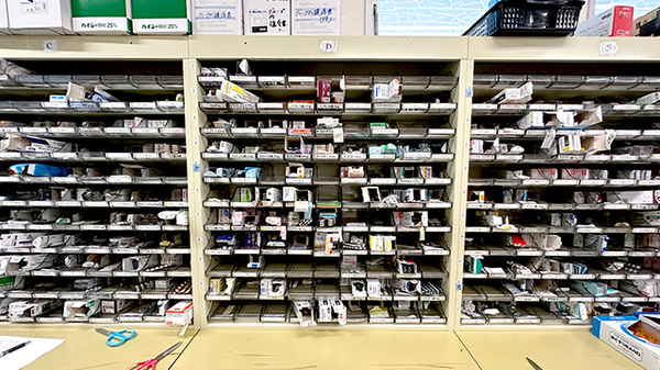 笠懸中央薬局阿左美店の薬棚