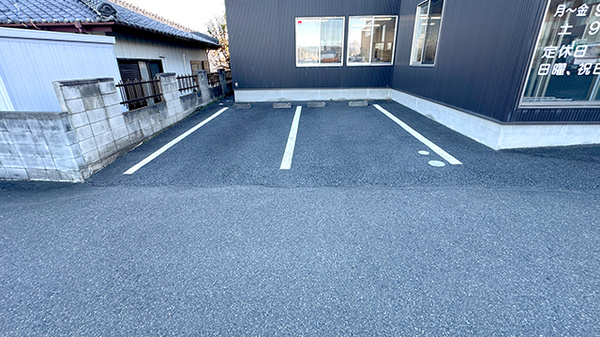 笠懸中央薬局阿左美店の駐車場
