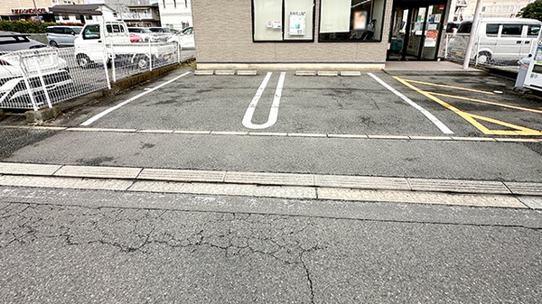 藤岡調剤薬局の駐車場