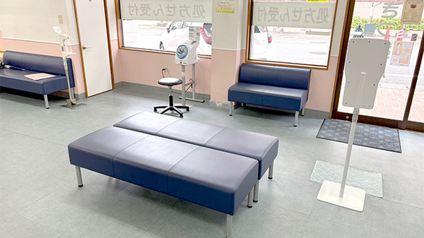 有限会社あきつ薬局の待合スペース
