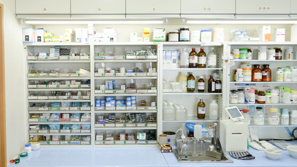 アプコ高須薬局の薬棚