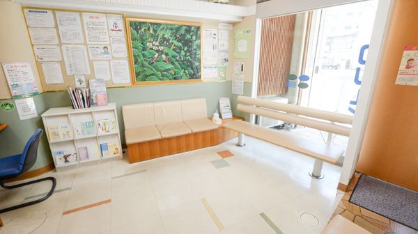 アプコ中央薬局の待合スペース