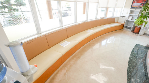 アプコ東尾道薬局の待合スペース