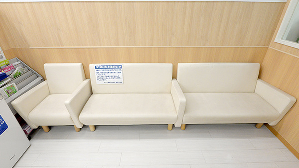 イオン薬局みゆき店の待合スペース