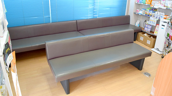 エスマイル薬局かがみやま店の待合スペース