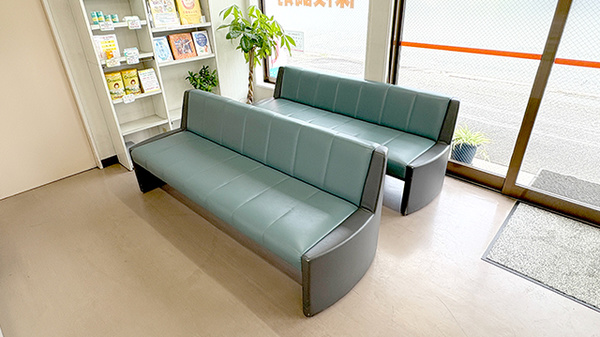 キョーエイ薬局さくらの待合スペース