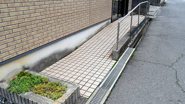 くるみ薬局駅家店のバリアフリー設備