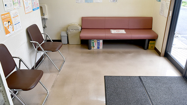 くるみ薬局駅家店の待合スペース