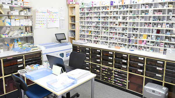 すずな薬局の調剤室