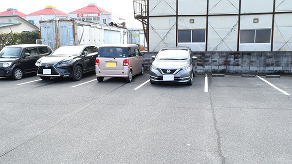 すずな薬局の駐車場