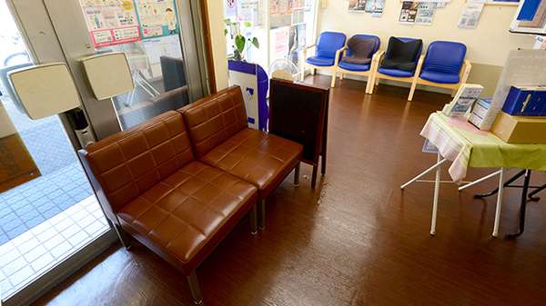 ハート薬局海岸店の待合スペース