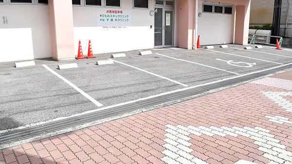 みのり薬局港町の駐車場