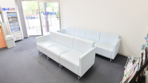原田薬局の待合スペース