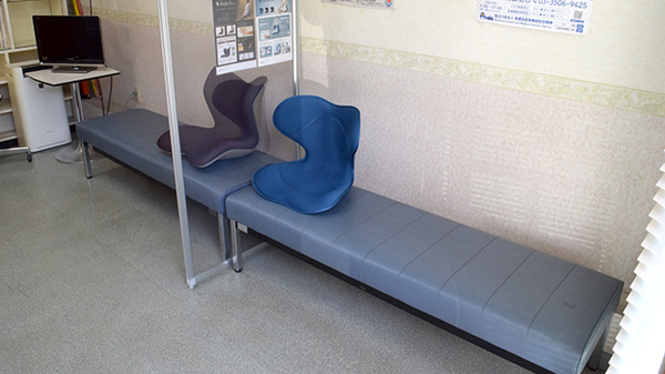 東元町薬局の待合スペース