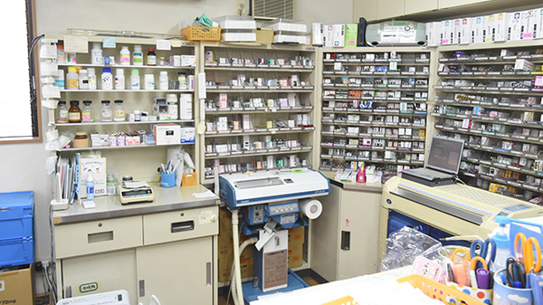 東手城薬局の調剤室
