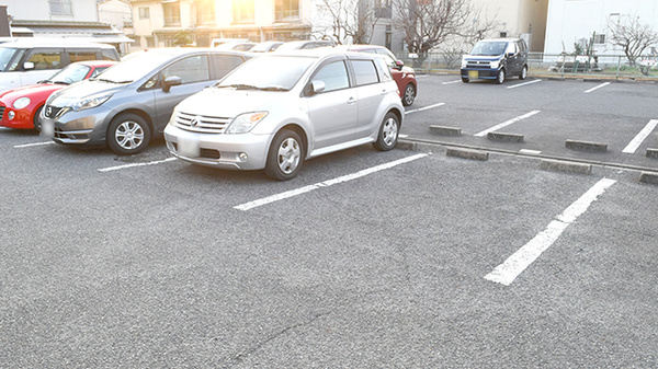 東手城薬局の駐車場