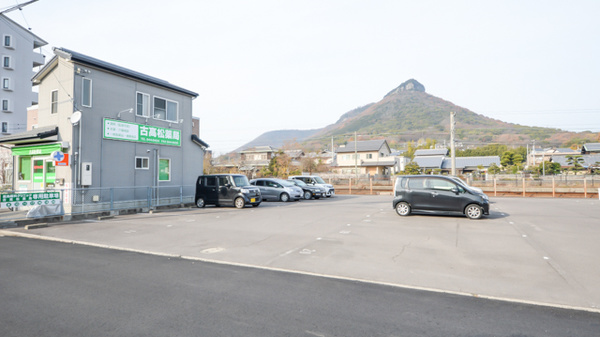 古高松薬局の駐車場