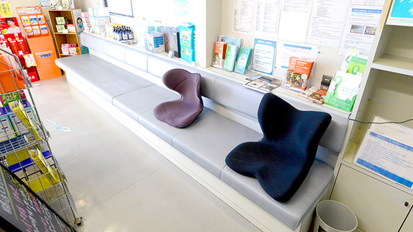 クオール薬局前田東町店の待合スペース