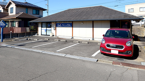 クオール薬局三木平木店の駐車場