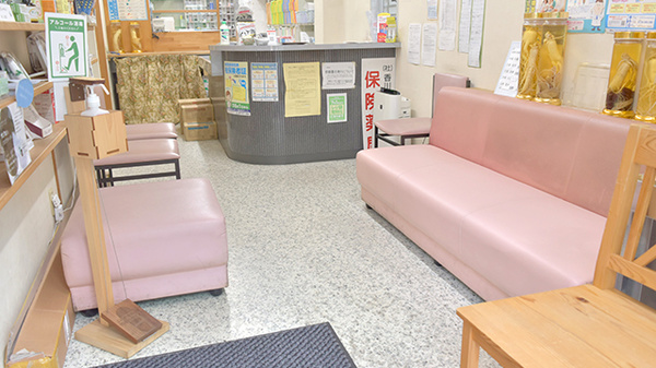 すずらん調剤薬局の待合スペース