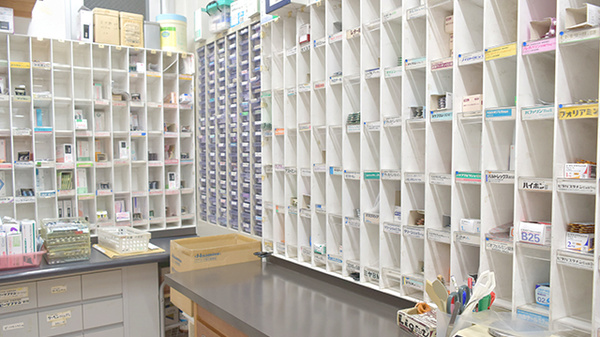すずらん調剤薬局の薬棚