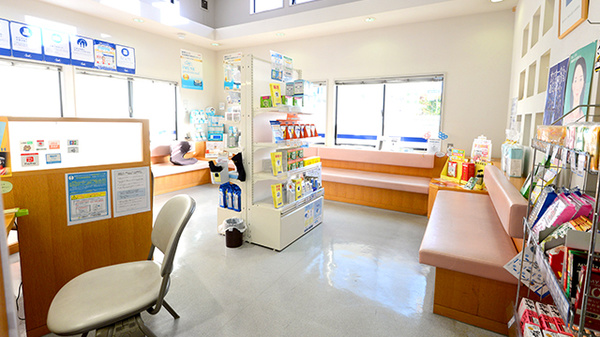 クオール薬局ライフ店の待合スペース