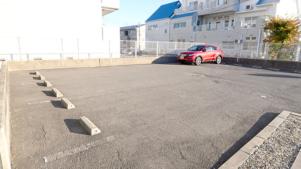 クオール薬局ライフ店の駐車場